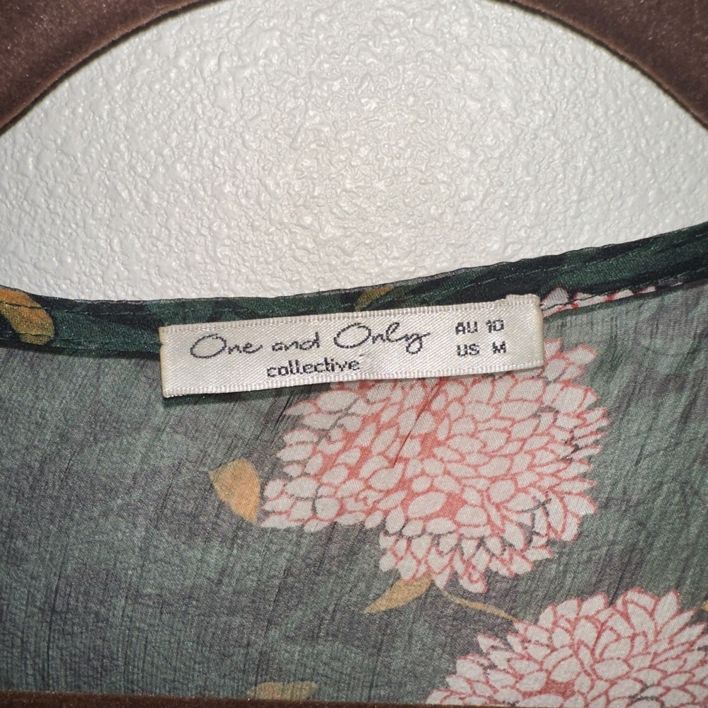 One and‎ Only Collective Floral Deep V Neck Balloon Sleeve Mini Dress Medium - Picture 10 of 12